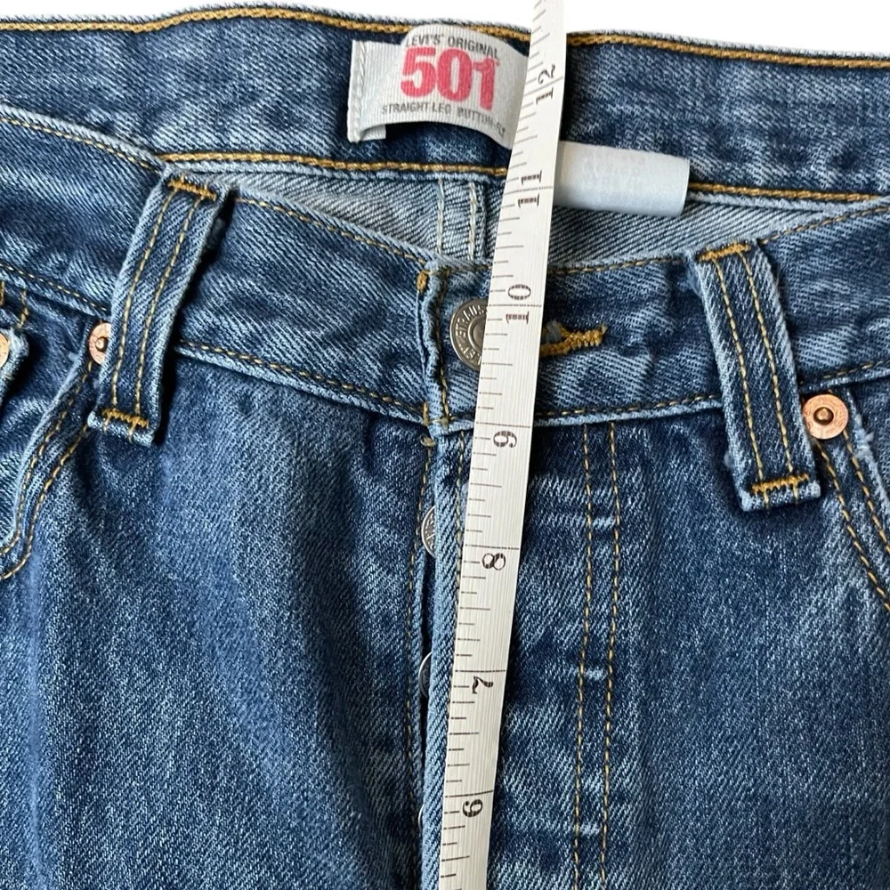 Levi’s 501 Original Fit Straight Leg Jeans Medium Wash Button Fly Vintage Style